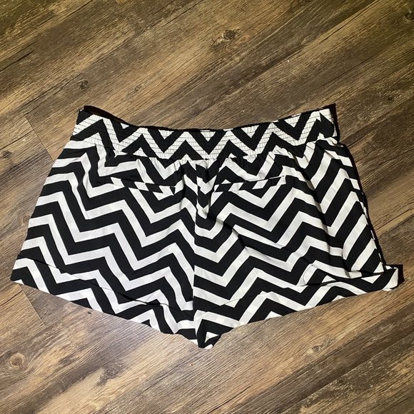 Shorts - Picture 4 of 4